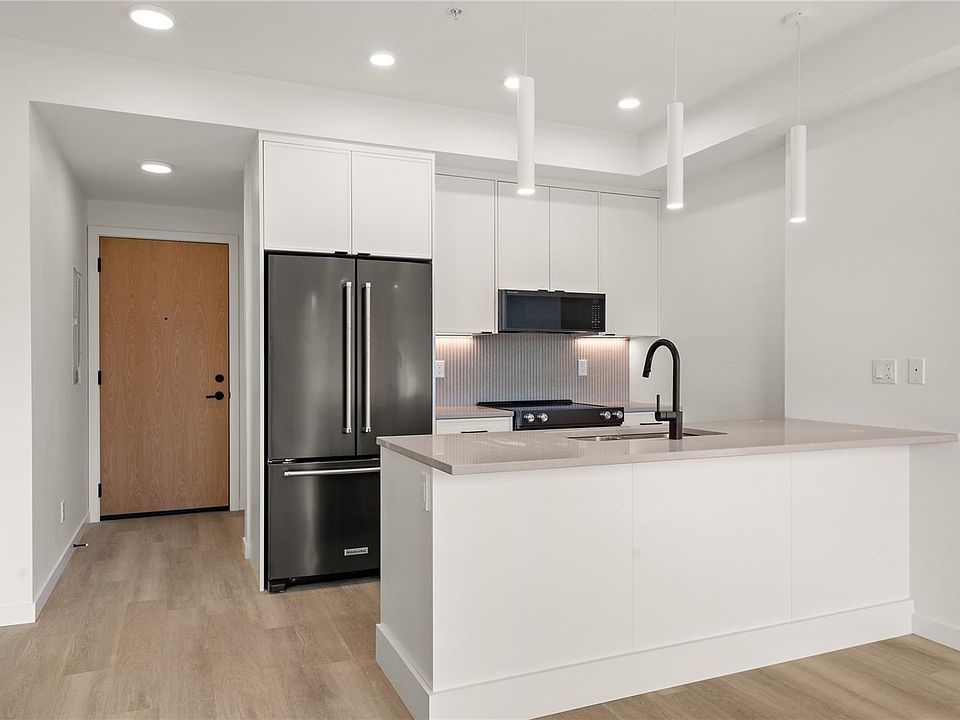 1st image of 1102 Esquimalt Rd #409