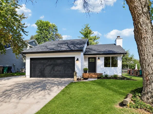 2433 Maple St, West Des Moines, IA 50265