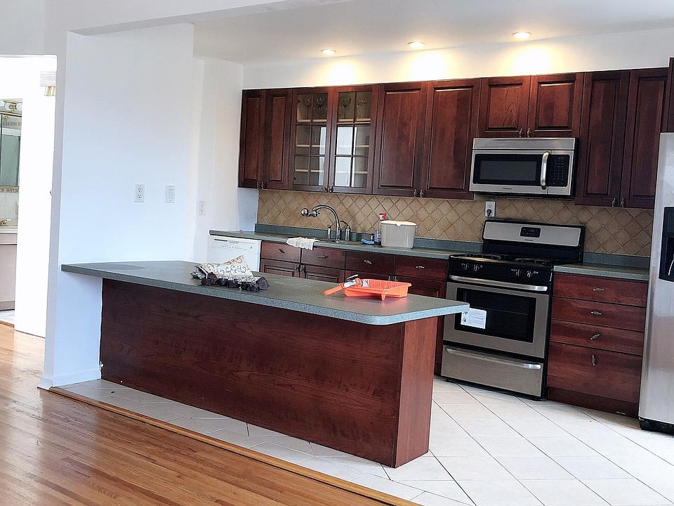 1st image of 6928 52nd Dr Floor 2