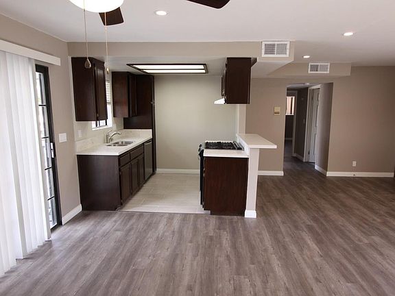3rd image of 6202 Fulton Ave APT 208