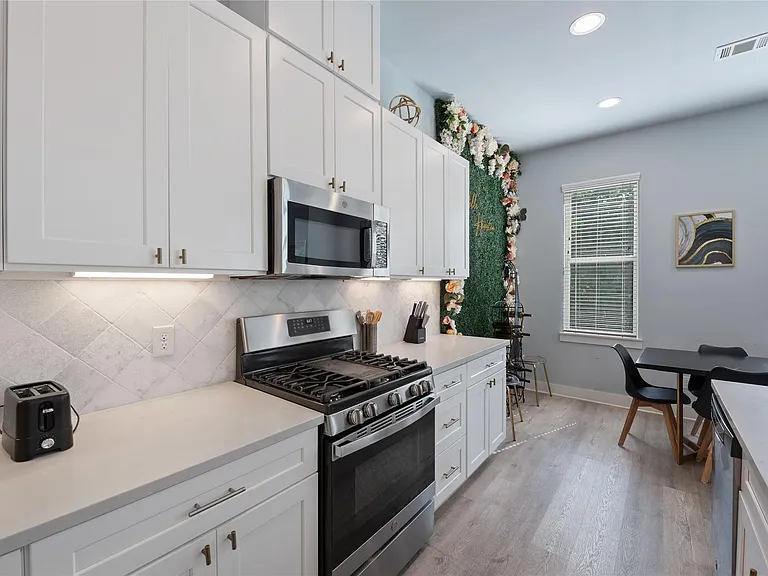 3365 Daphne St — Photo 11