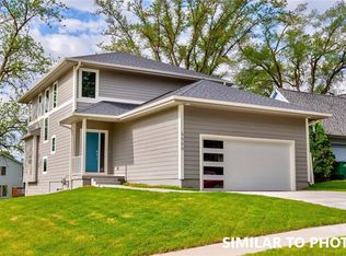 105 91st St, West Des Moines, IA 50266
