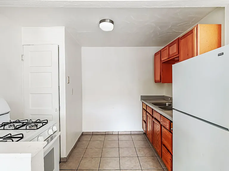 135 S 10th St — Photo 9