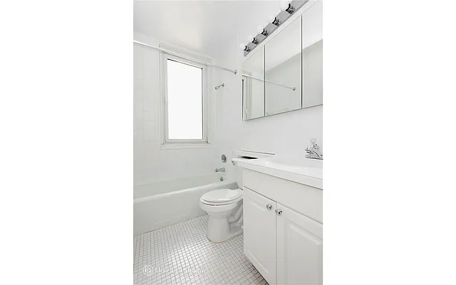 Rented by Douglas Elliman | media 27