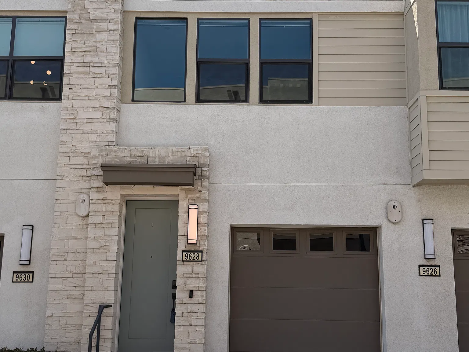 2 bed, 987 sqft, $2,950 — Photo 1
