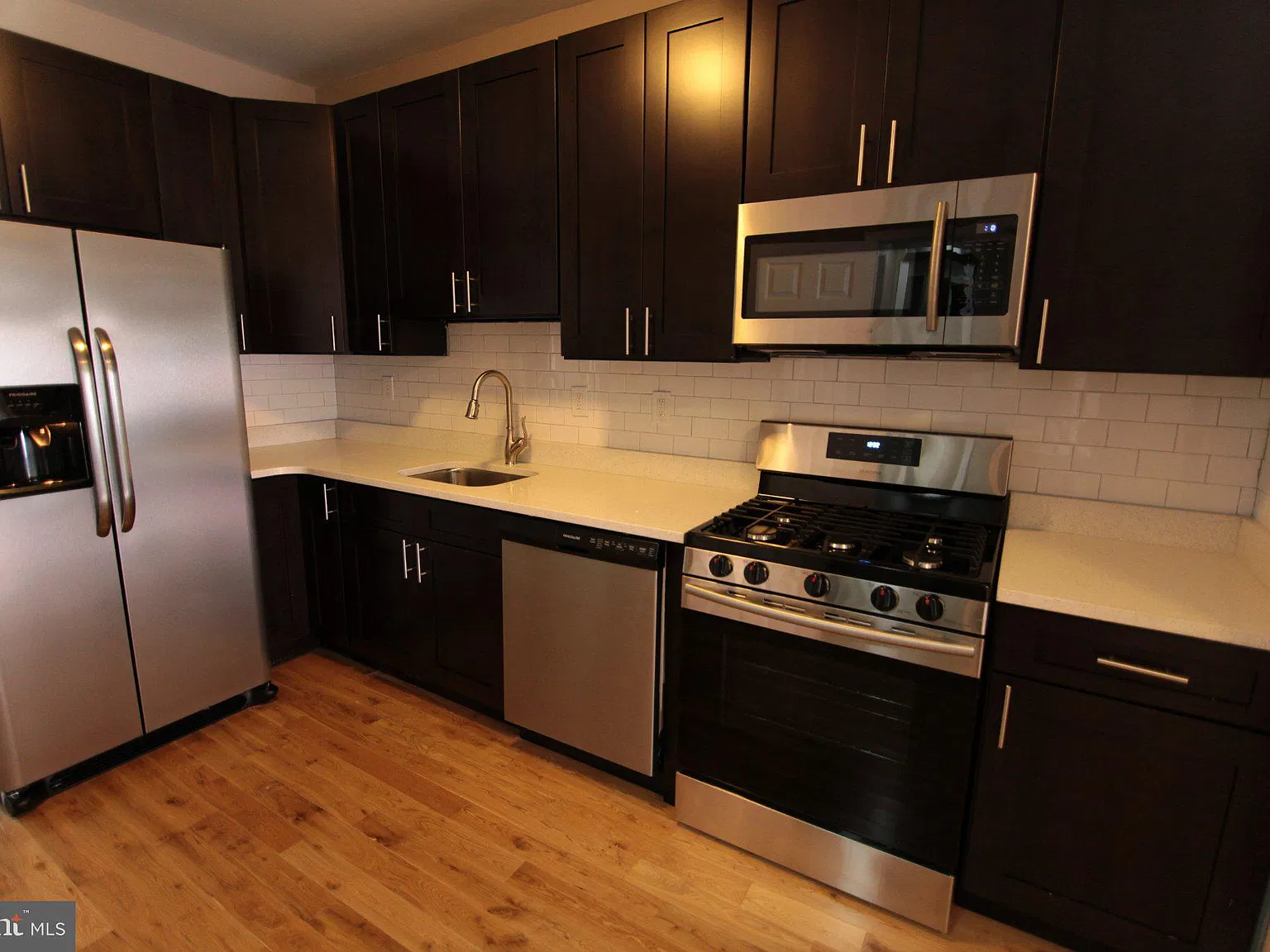 4 bed, 2.0 bath, 1915 sqft, $2,400 — Photo 3