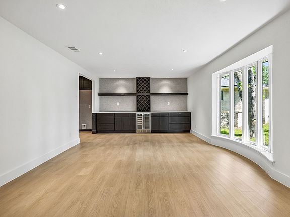 4th image of 5635 Elm Valley Ln