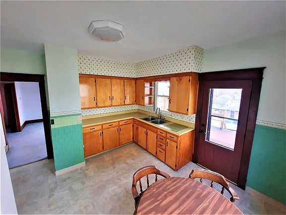 5th image of 427 Hazen Ave