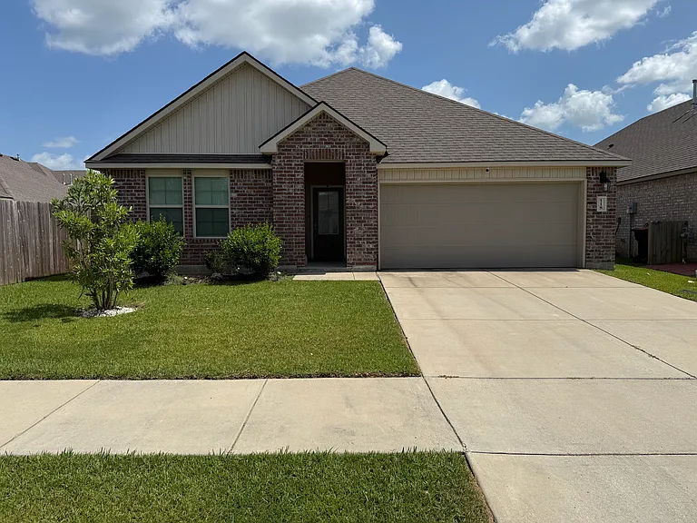 118 Eagle Lake Dr — Photo 1
