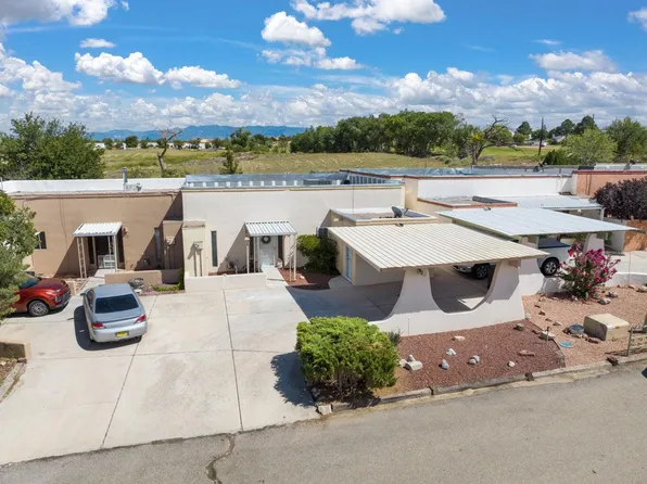 702 Western Dr, Rio Communities, NM 87002
