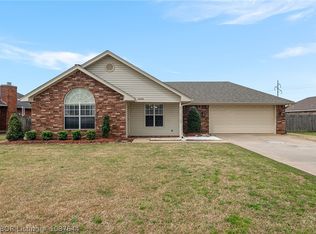 6900 Red Bud Dr, Fort Smith, AR 72916