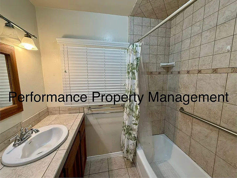 121 Bedford Way — Photo 9