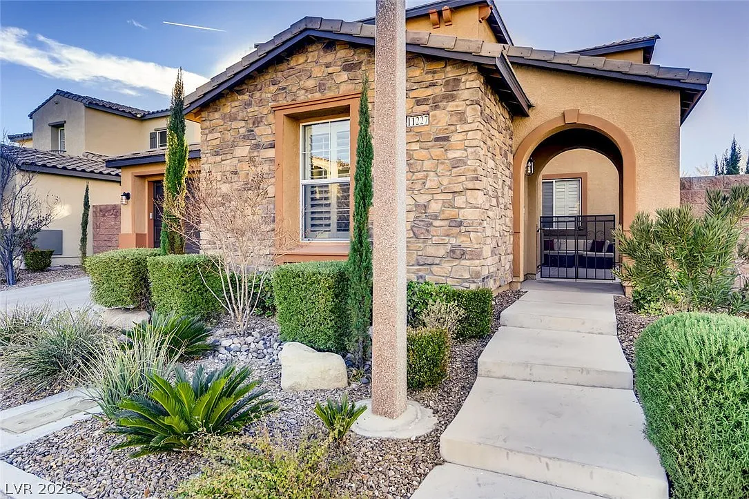 4 bed, 4.0 bath, 2840 sqft, $4,245 — Photo 2