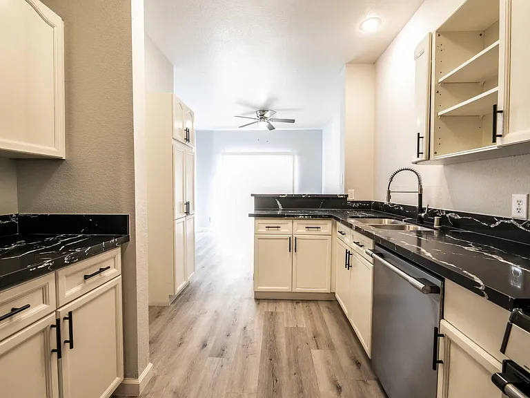 2601 Autumn Blaze Ave — Photo 6