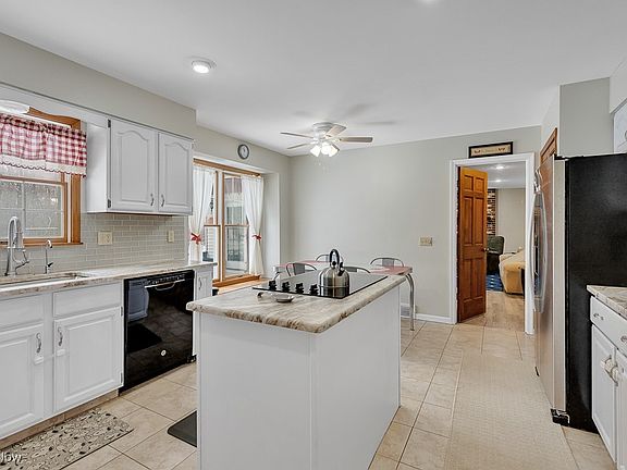 5th image of 14765 Sleepy Hollow Dr