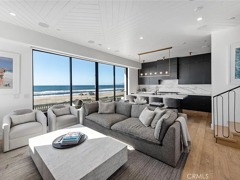 2200 The Strand #A — Photo 36