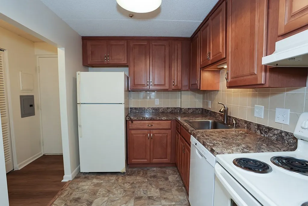 Building Photo - 44 Concord Ave #204