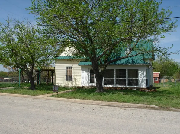 1206 4th St, Goldthwaite, TX 76844