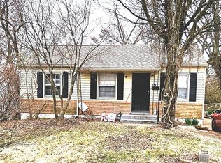 424 Caithness Rd, Saint Louis, MO 63137