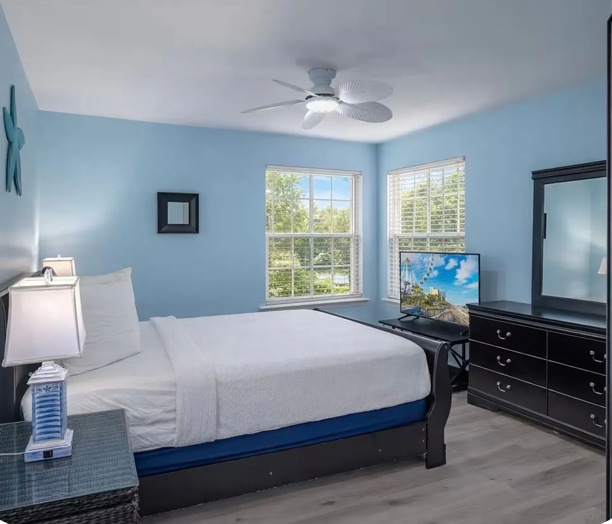 Renovated 3BR/2BA Furnished Condo in Surfside Beach Pool & Great Location — Photo 3