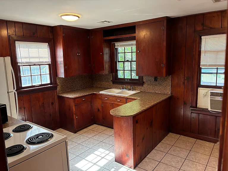 215 W Jasper St — Photo 6
