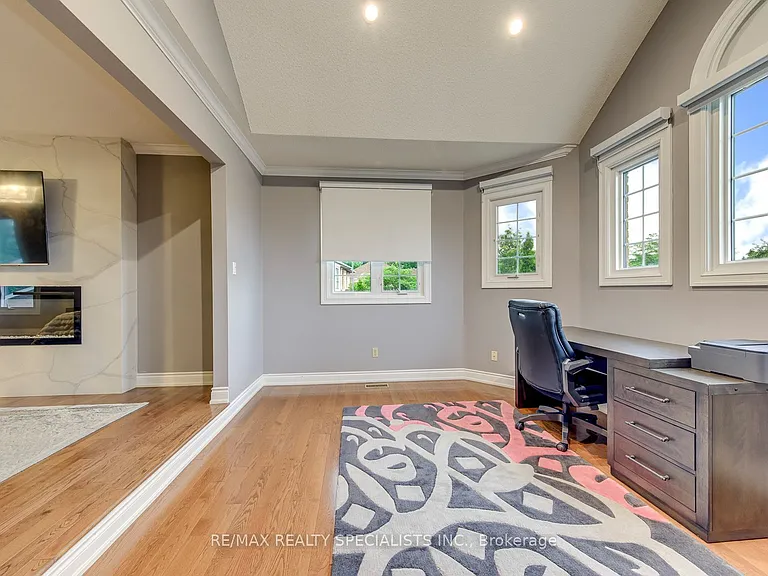 1499 Ravensmoor Cres — Photo 30