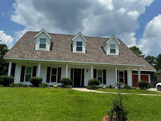4 bed, 2.5 bath, 2329 sqft, $2,100 — Photo 2