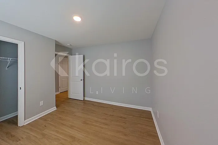 371 Angela St — Photo 9