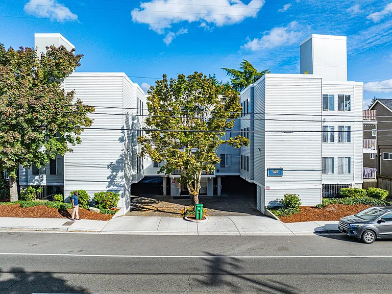 Olympic View Apartments — Photo 11