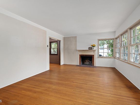 5th image of 1856 N Michigan Ave
