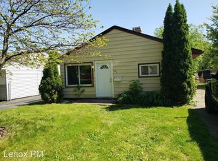 225 W Hopkins Ave, Pontiac, MI 48340