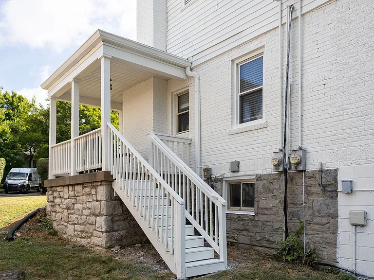 2313 Sunset Pl — Photo 6
