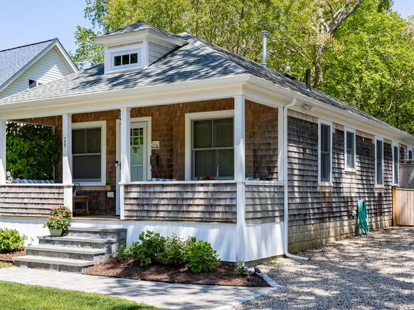 28 Oakwood Avenue, Falmouth, MA 02540