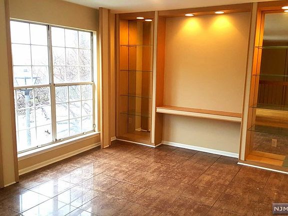 4th image of 274 Village Circle Dr #1208