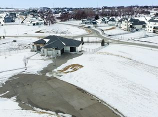 21062 Valley Cir, Elkhorn, NE 68022