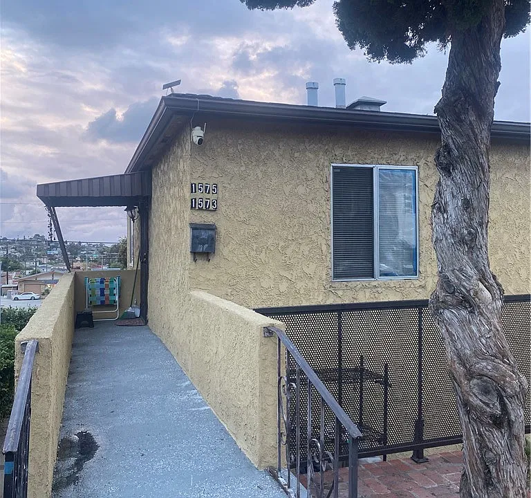 1573 Helen Dr
