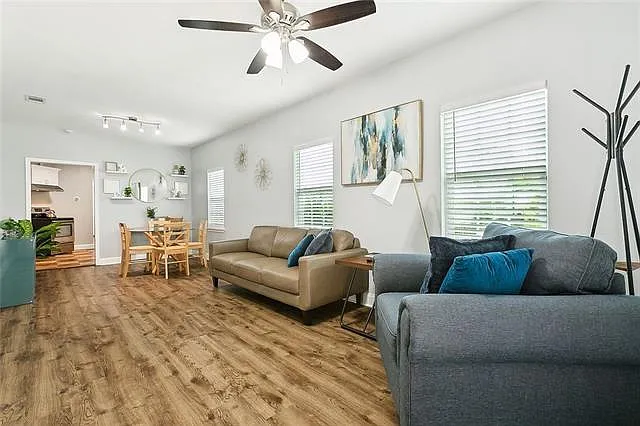 2 bed, 2.0 bath, 1050 sqft, $1,750 — Photo 2