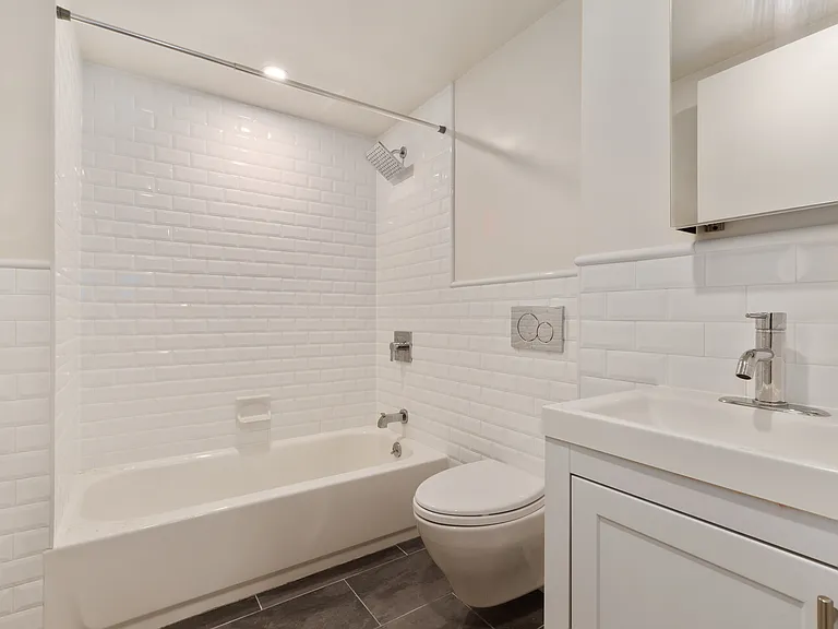 300 E 46th St #17D — Photo 8