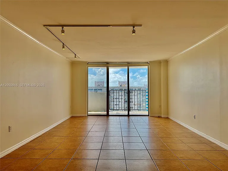 2780 NE 183rd St #2012 — Photo 5