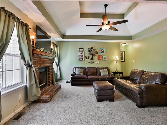 5th image of 157 Woodfield Cir