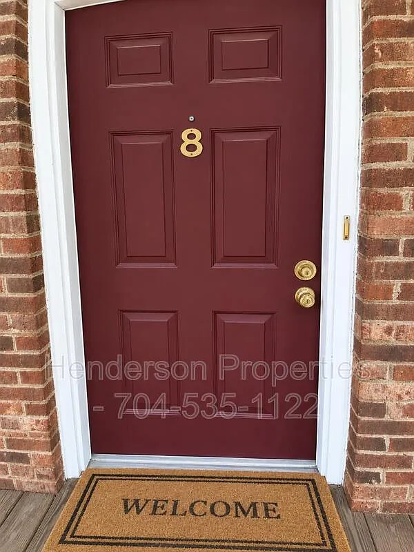 2 bed, 1.5 bath, 900 sqft, $950 — Photo 1