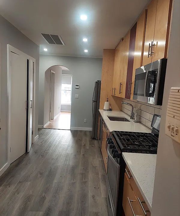 1st image of 136 Newel St #1