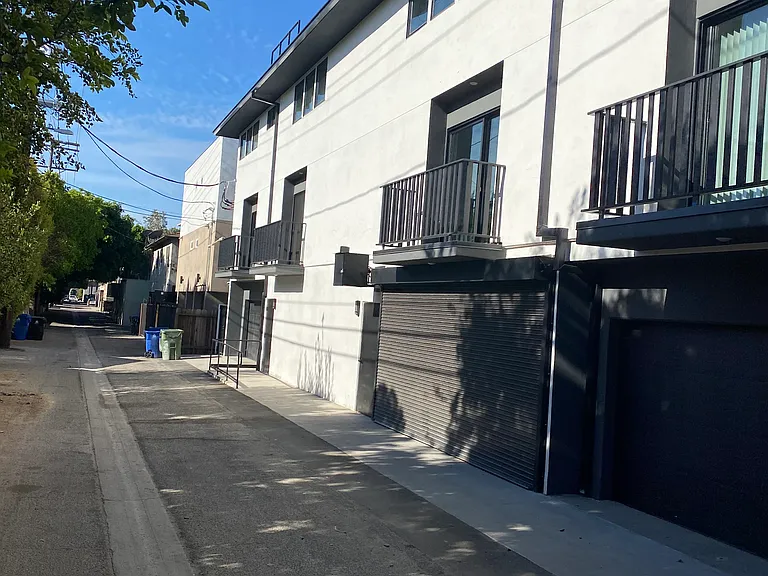 4930 Laurel Canyon Blvd #203 — Photo 10
