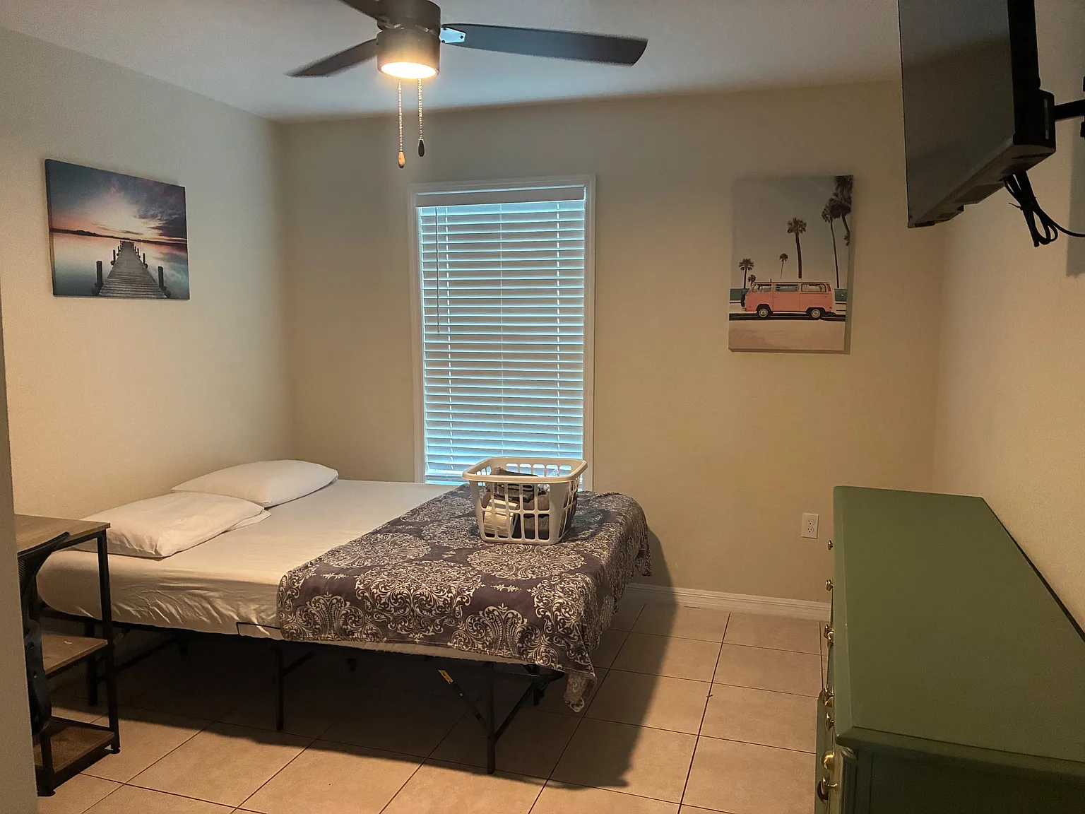 4 bed, 3.0 bath, 2000 sqft, $888 — Photo 1