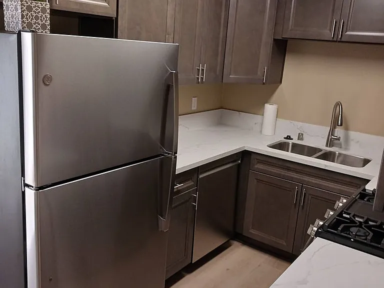 1070 Georgia St — Photo 3
