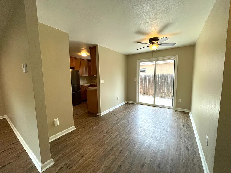 1409 E State St — Photo 4