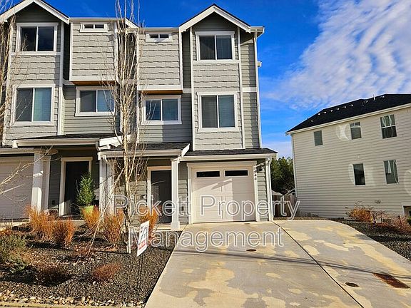 2nd image of 946 NW Highgarden Dr