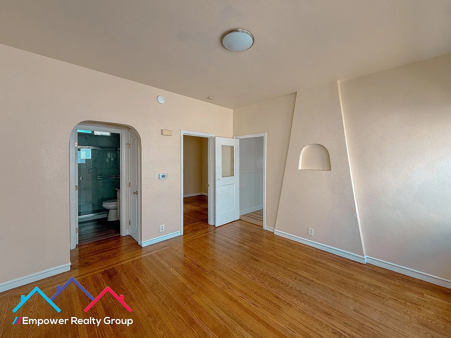 3 bed 2 bath Apartment in the Fruitvale District of Oakland — Photo 3