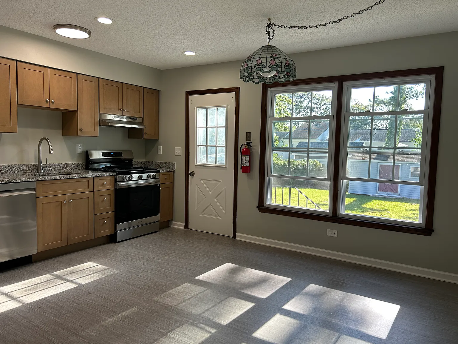 2 bed, 960 sqft, $2,700 — Photo 2