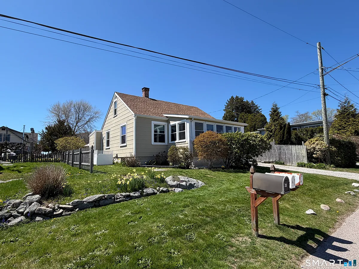 Building Photo - 40 Ashworth Ave
